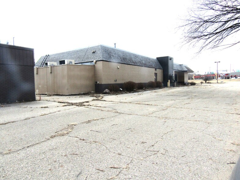 586 SW 1st St, Montevideo, MN à louer - Photo de l’immeuble – Image 3 sur 16