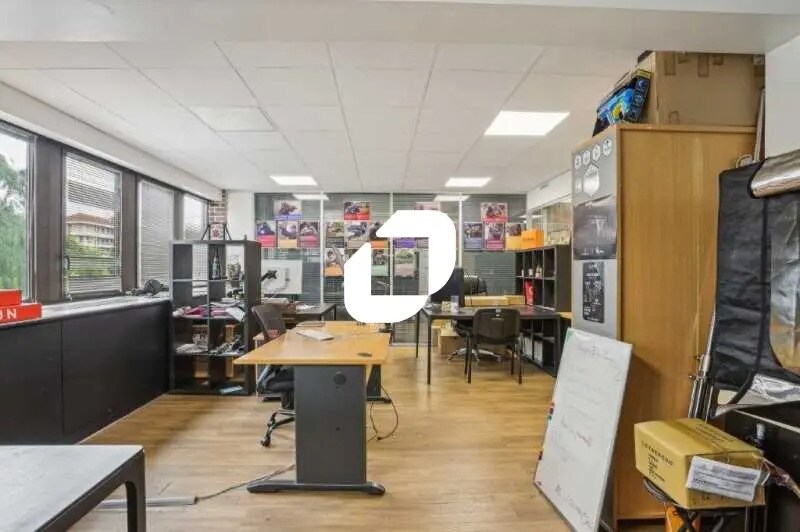Bureau dans Suresnes à louer - Photo de l’immeuble – Image 2 sur 8