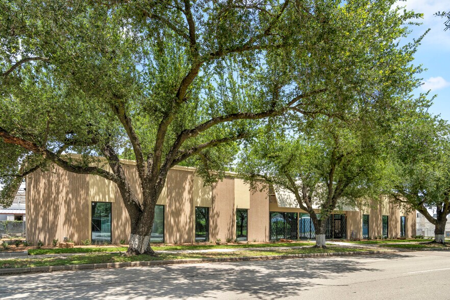 235 N Sampson St, Houston, TX à louer - Photo de l’immeuble – Image 2 sur 13