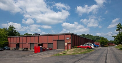 605 Plum Industrial Ct, Pittsburgh, PA à louer Photo de l’immeuble– Image 2 sur 2