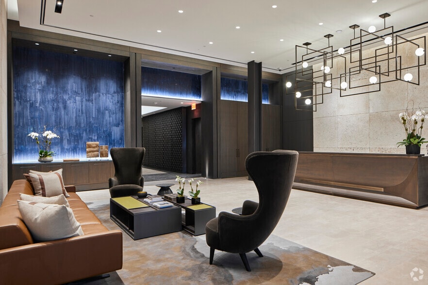 106 W 56th St, New York, NY à louer - Hall d’entrée – Image 2 sur 17