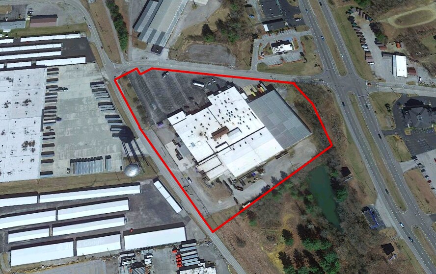 1383 Industrial Blvd, Crossville, TN à louer Photo de l’immeuble– Image 1 sur 9