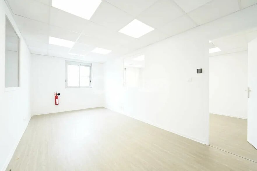 Bureau dans Corbas à louer - Photo de l’immeuble – Image 3 sur 31