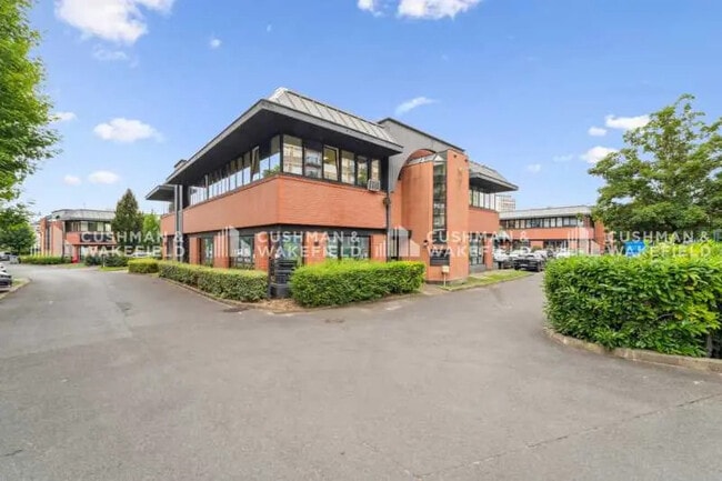 Plus de détails pour 4 Rue Albert Dhalenne, Saint-Ouen-sur-Seine - Bureau, Local d'activités à louer