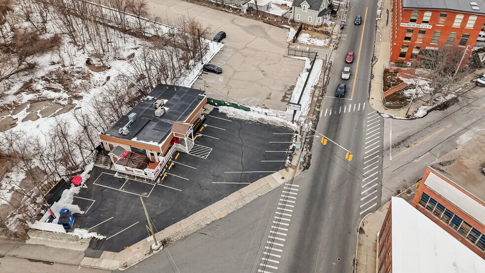 1091 Main St, Pawtucket, RI à vendre - Photo de l’immeuble – Image 2 sur 36