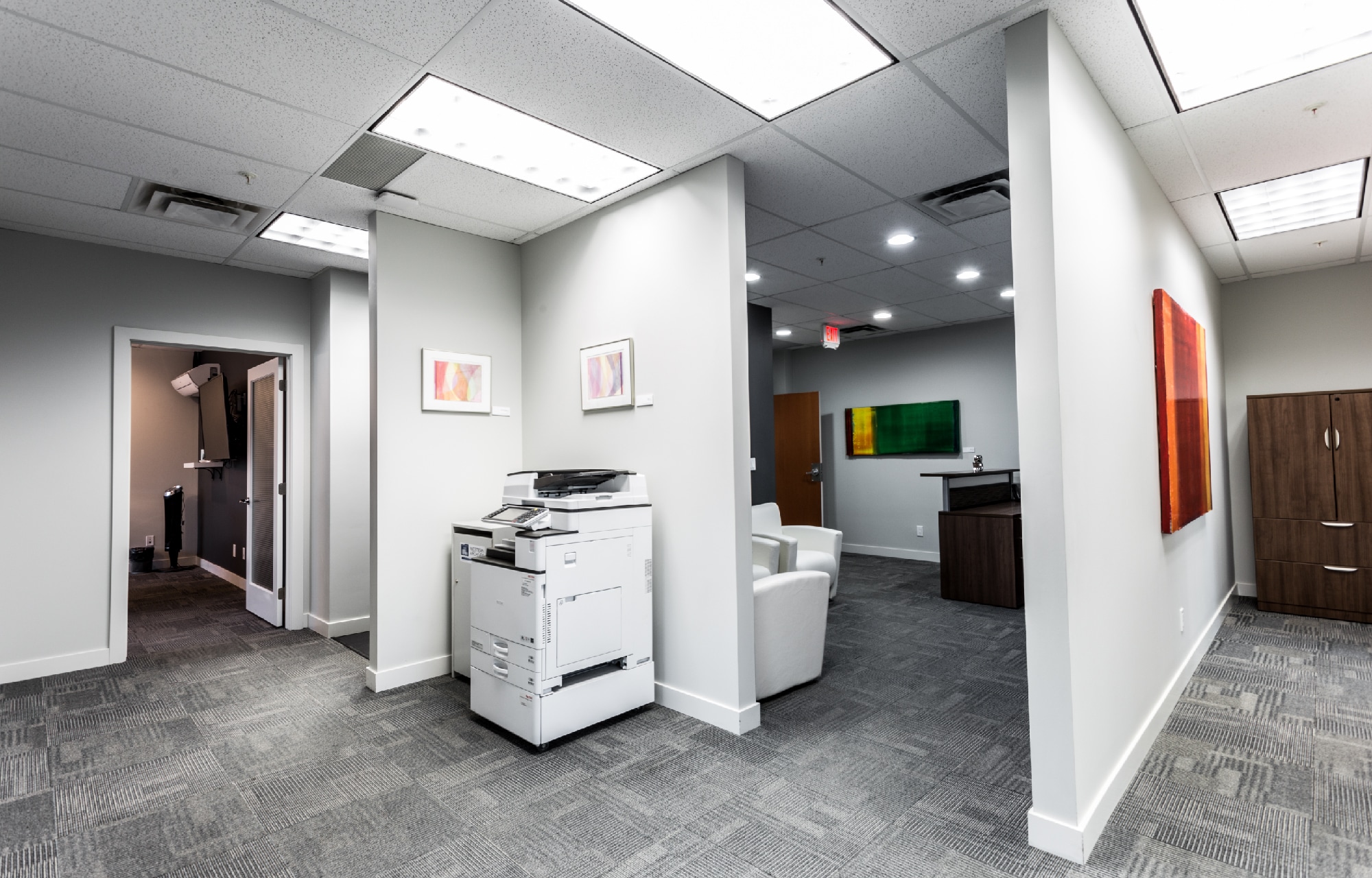10355 Jasper Ave NW, Edmonton, AB à louer Photo intérieure– Image 1 sur 4