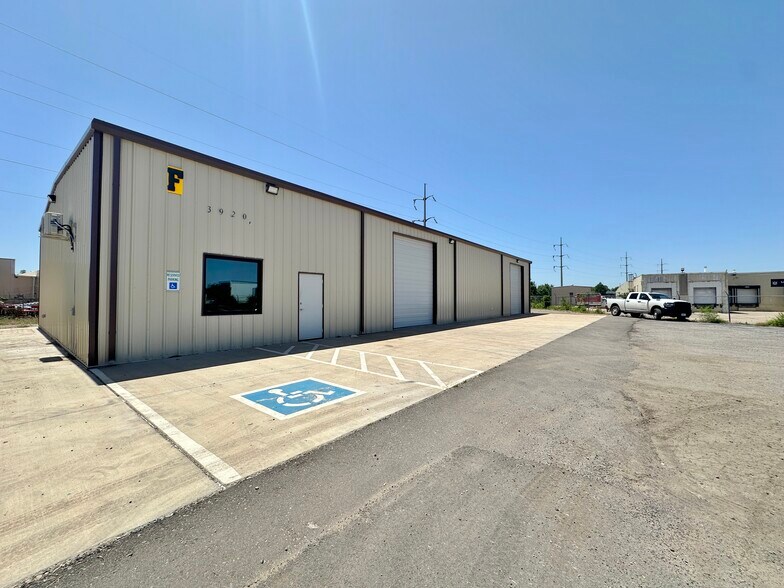 3920 NW 39th St, Oklahoma City, OK à louer - Photo de l’immeuble – Image 2 sur 2
