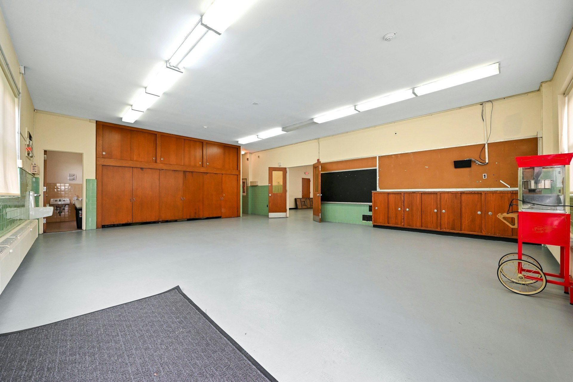 4214 John F Kennedy Blvd, Union City, NJ à louer Photo intérieure– Image 1 sur 24