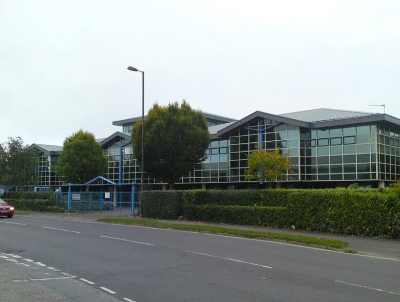 School Ln, Eastleigh à louer - Photo de l’immeuble – Image 1 sur 2