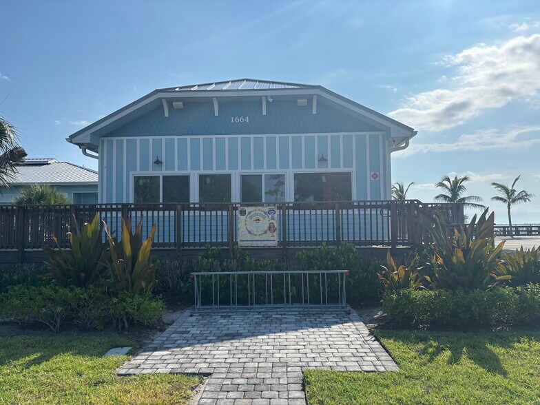 1664 Indian River Dr, Sebastian, FL à louer - Photo de l’immeuble – Image 1 sur 2