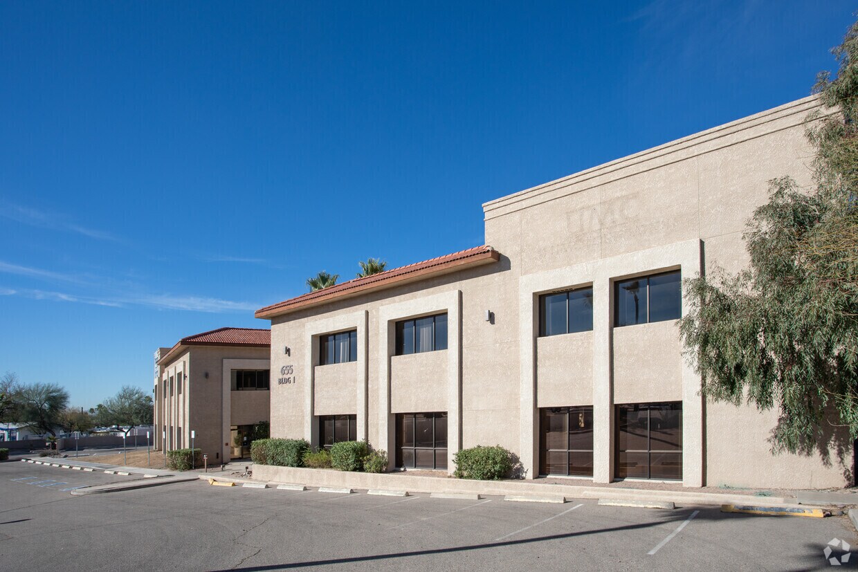 655 E River Rd, Tucson, AZ à louer Photo principale– Image 1 sur 6