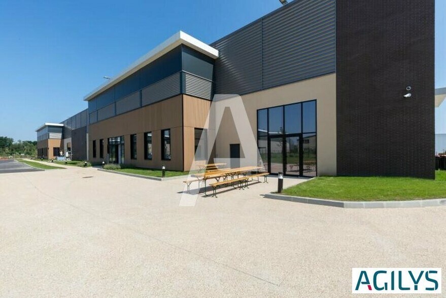12 Rue Benjamin Franklin, Sucy-en-Brie à louer - Photo de l’immeuble – Image 2 sur 9