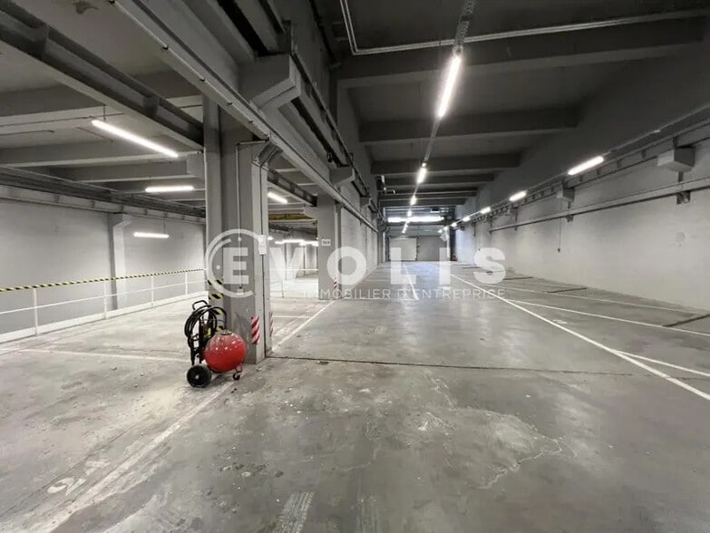 Local d’activités dans Bagnolet à louer - Photo de l’immeuble – Image 2 sur 6
