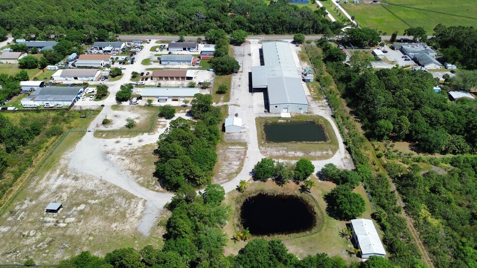 1060 Cox Rd, Cocoa, FL à louer - Photo de l’immeuble – Image 3 sur 17
