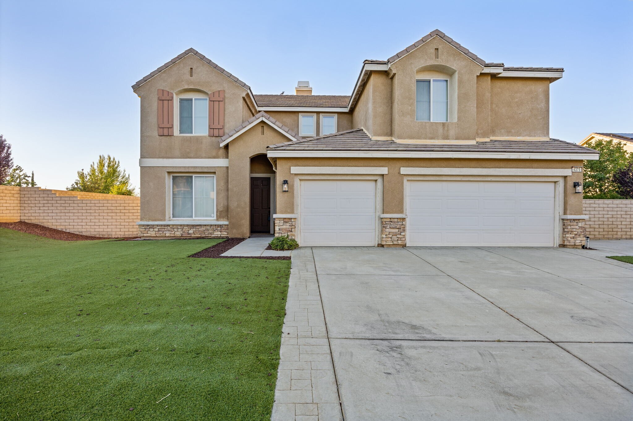 4375 W Avenue M11, Lancaster, CA à vendre Photo de l’immeuble– Image 1 sur 63