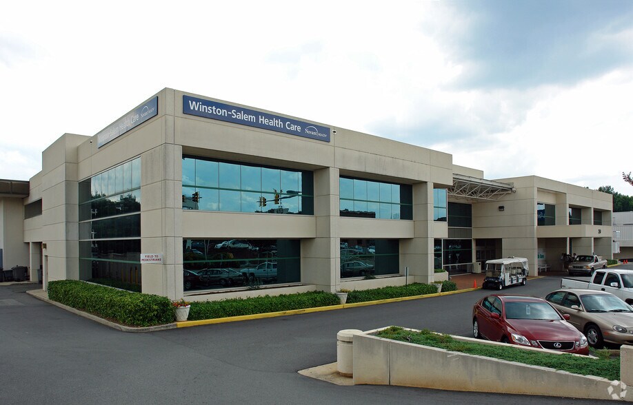 240-250 Charlois Blvd, Winston-Salem, NC à louer - Photo principale – Image 1 sur 20