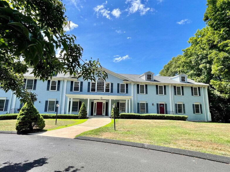 145 Durham Rd, Madison, CT à louer - Photo de l’immeuble – Image 1 sur 2