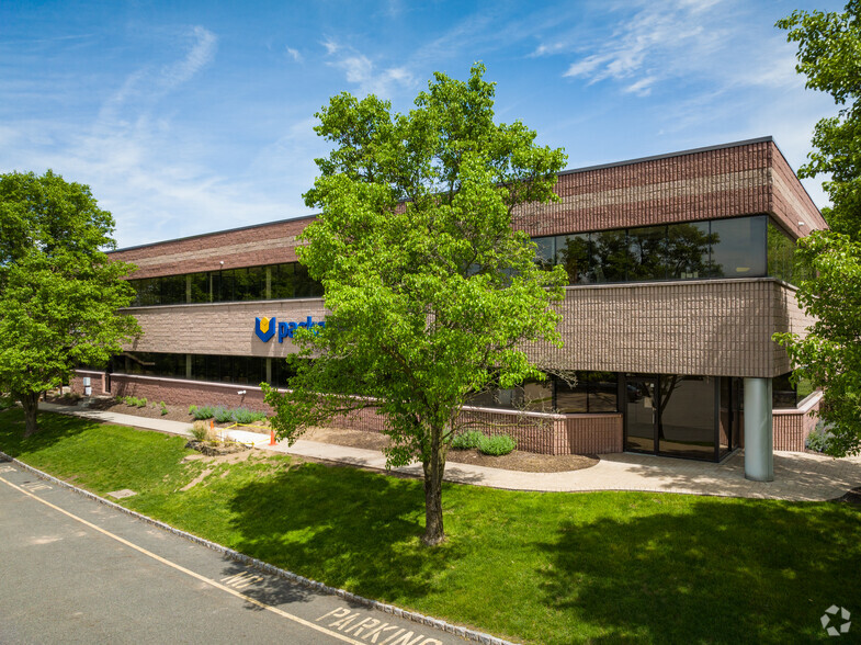 208 Passaic Ave, Fairfield, NJ à louer - Photo de l’immeuble – Image 1 sur 8