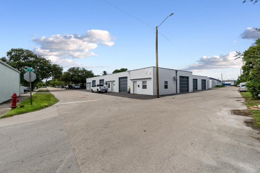 201-215 SW 21st St, Fort Lauderdale, FL à louer - Photo de l’immeuble – Image 3 sur 36