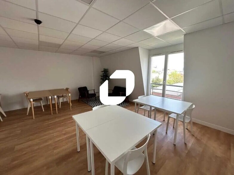 Bureau dans Ivry-sur-Seine à louer - Photo de l’immeuble – Image 1 sur 22