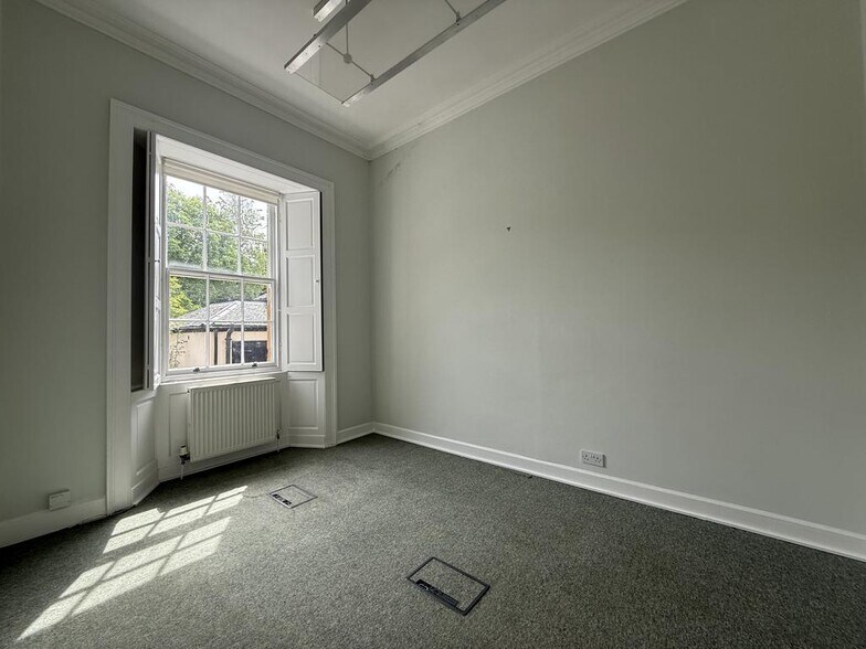 129 High St, Linlithgow à louer - Photo de l’immeuble – Image 3 sur 9