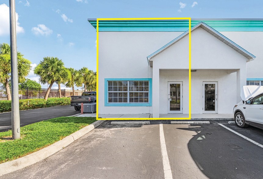 3550 Work Dr, Fort Myers, FL à louer - Photo de l’immeuble – Image 2 sur 7