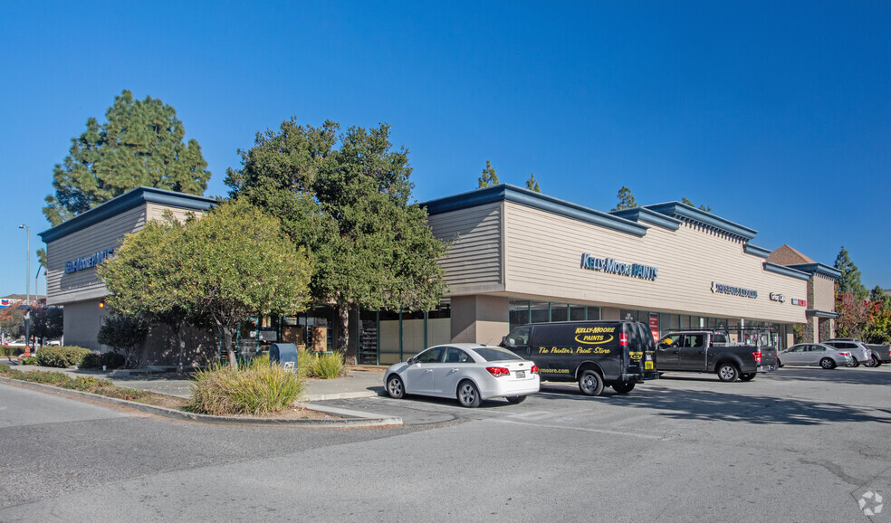 820 E Dunne Ave, Morgan Hill, CA à louer - Photo de l’immeuble – Image 1 sur 4