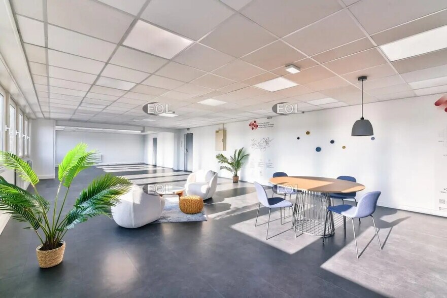 Bureau dans Aulnay-sous-Bois à louer - Photo de l’immeuble – Image 2 sur 13