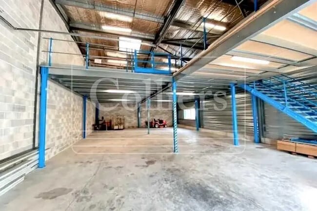 Plus de détails pour 2 Avenue Des Templiers, Aubagne - Industriel/Logistique à louer