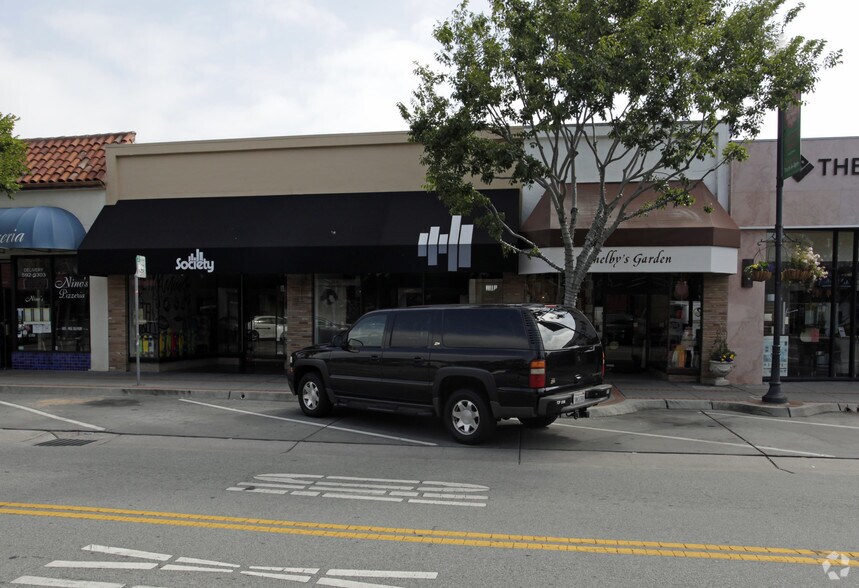 Downtown San Carlos Retail Strip portefeuille de 3 biens à vendre sur LoopNet.fr - Photo de l’immeuble – Image 1 sur 3