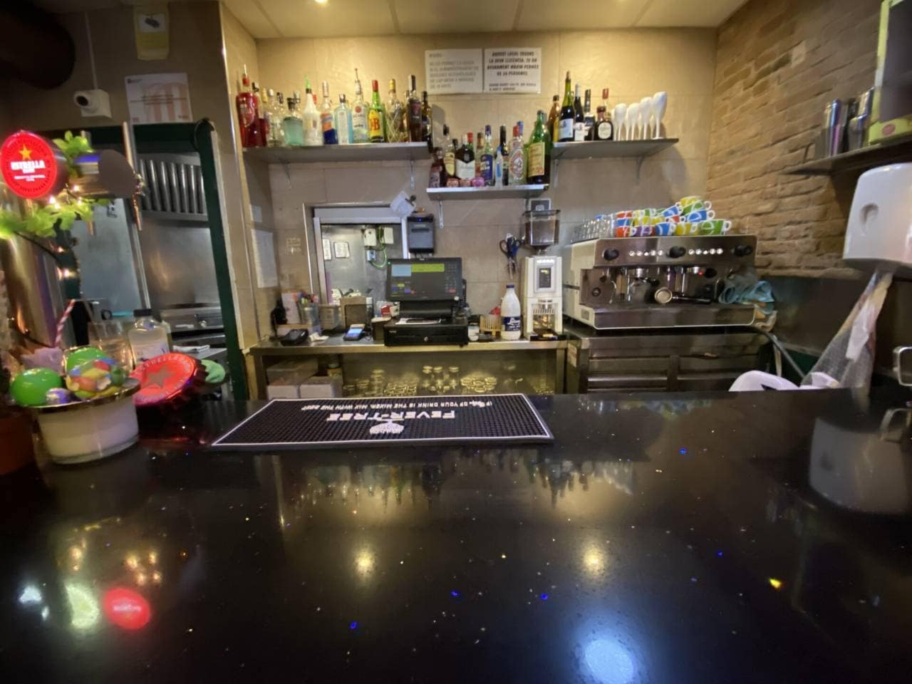 Local commercial dans Barcelone, Barcelona à louer Photo principale– Image 1 sur 2