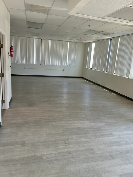 10312 Norris Ave, Pacoima, CA à louer - Photo de l’immeuble – Image 2 sur 12