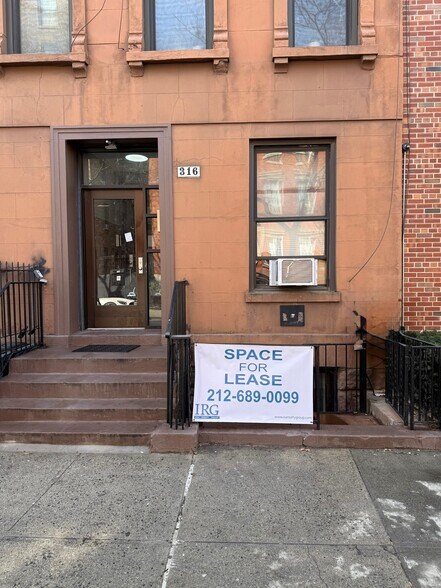 316 W 19th St, New York, NY à louer - Photo de l’immeuble – Image 2 sur 4