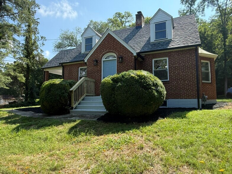 2013 Peters Creek Rd NW, Roanoke, VA à vendre - Photo principale – Image 1 sur 12