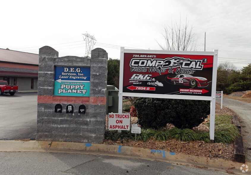 7804 Commerce Dr, Denver, NC à louer - Photo de l’immeuble – Image 3 sur 4