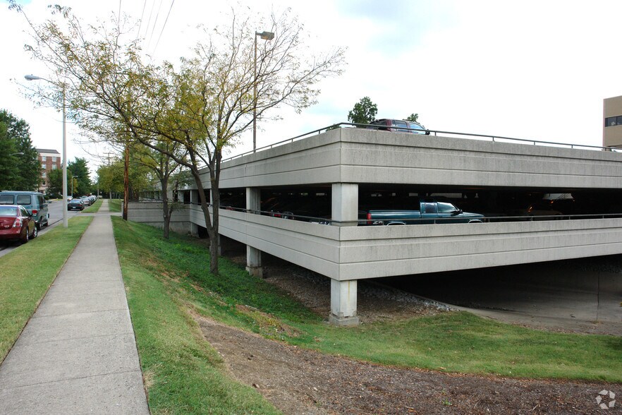 1401 Harrodsburg Rd, Lexington, KY à louer - Photo de l’immeuble – Image 2 sur 53