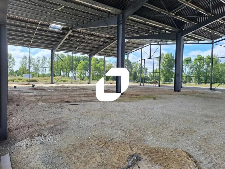 Bureau dans Virsac à louer - Photo de l’immeuble – Image 3 sur 5