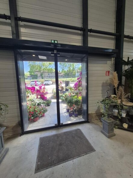 Local commercial dans Saint-Rémy-de-Provence à vendre - Photo de l’immeuble – Image 3 sur 15