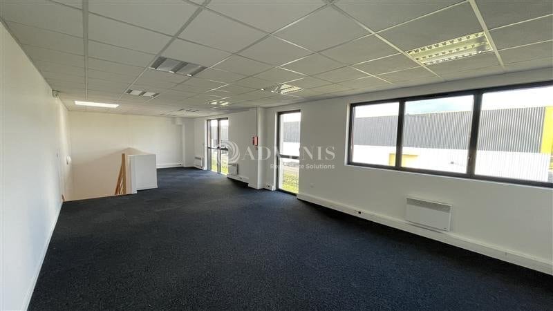 555 Avenue Marguerite Perey, Lieusaint à louer - Photo de l’immeuble – Image 2 sur 6
