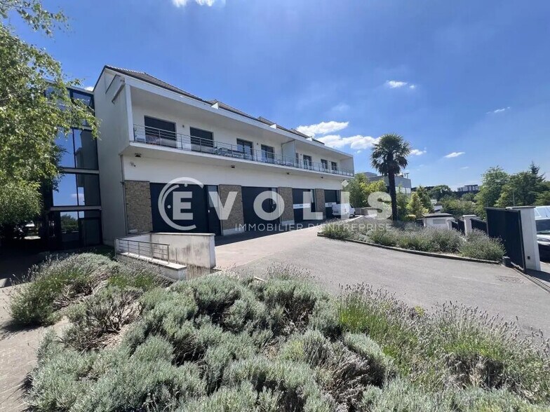 Local d’activités dans Bry-sur-Marne à louer - Photo de l’immeuble – Image 1 sur 7