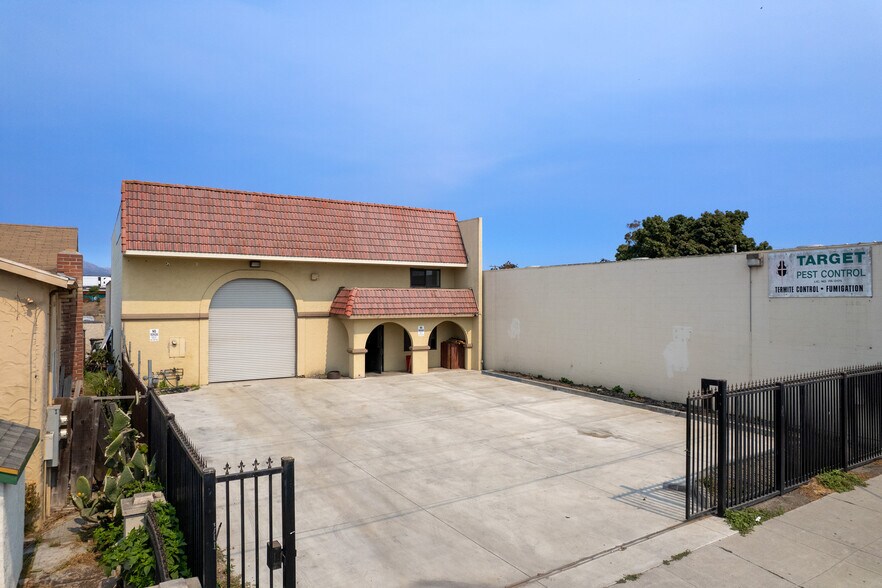 221 Griffin St, Salinas, CA à vendre - Photo de l’immeuble – Image 2 sur 16