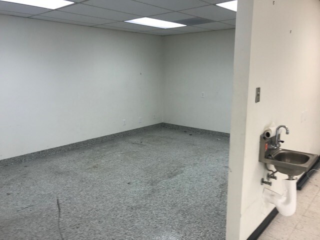 2065 Sperry Ave, Ventura, CA à louer - Photo intérieure – Image 3 sur 6