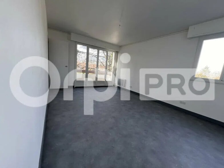 Bureau dans Brie-Comte-Robert à louer - Photo intérieure – Image 3 sur 7