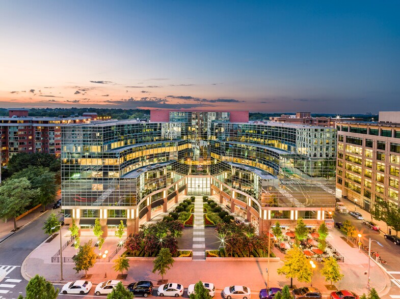 4301 N Fairfax Dr, Arlington, VA à louer - Photo de l’immeuble – Image 2 sur 10