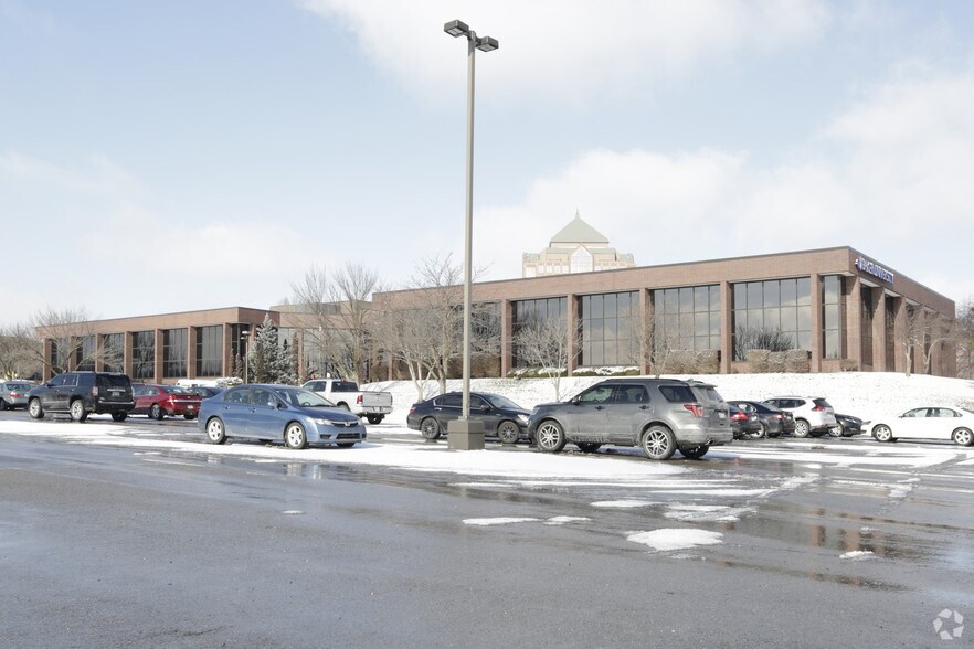 7301 College Blvd, Overland Park, KS à louer - Photo de l’immeuble – Image 2 sur 10