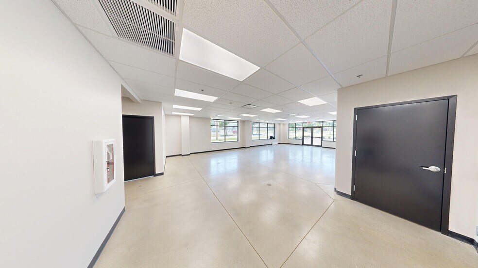 701 E Wayne St, Fort Wayne, IN à louer - Photo de l’immeuble – Image 3 sur 13