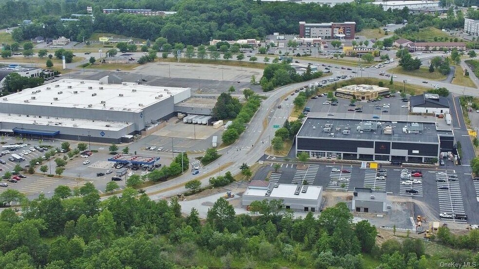 200-400 N Galleria Dr, Middletown, NY à louer - Photo principale – Image 1 sur 6