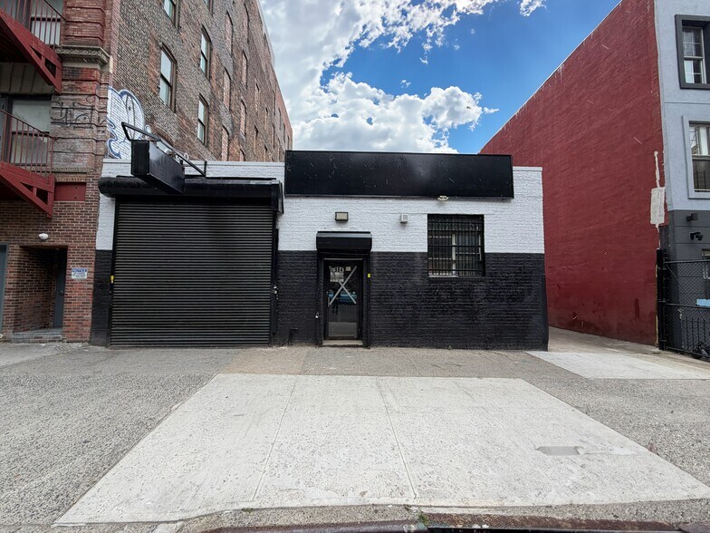 984 Myrtle Ave, Brooklyn, NY à louer - Photo de l’immeuble – Image 1 sur 3