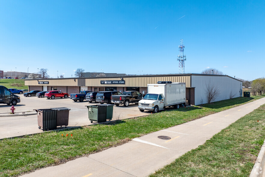 461 N 66th St, Lincoln, NE à louer - Photo de l’immeuble – Image 2 sur 6
