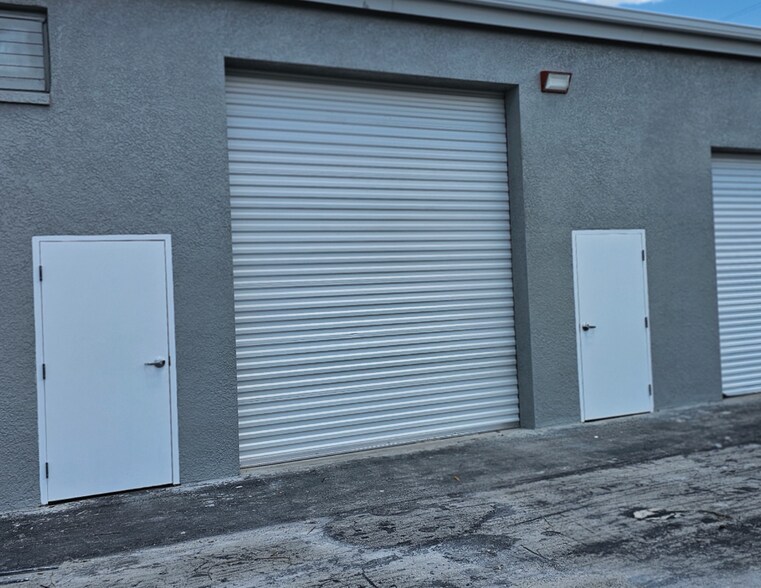 5619 8th St W, Lehigh Acres, FL à louer - Photo de l’immeuble – Image 3 sur 7